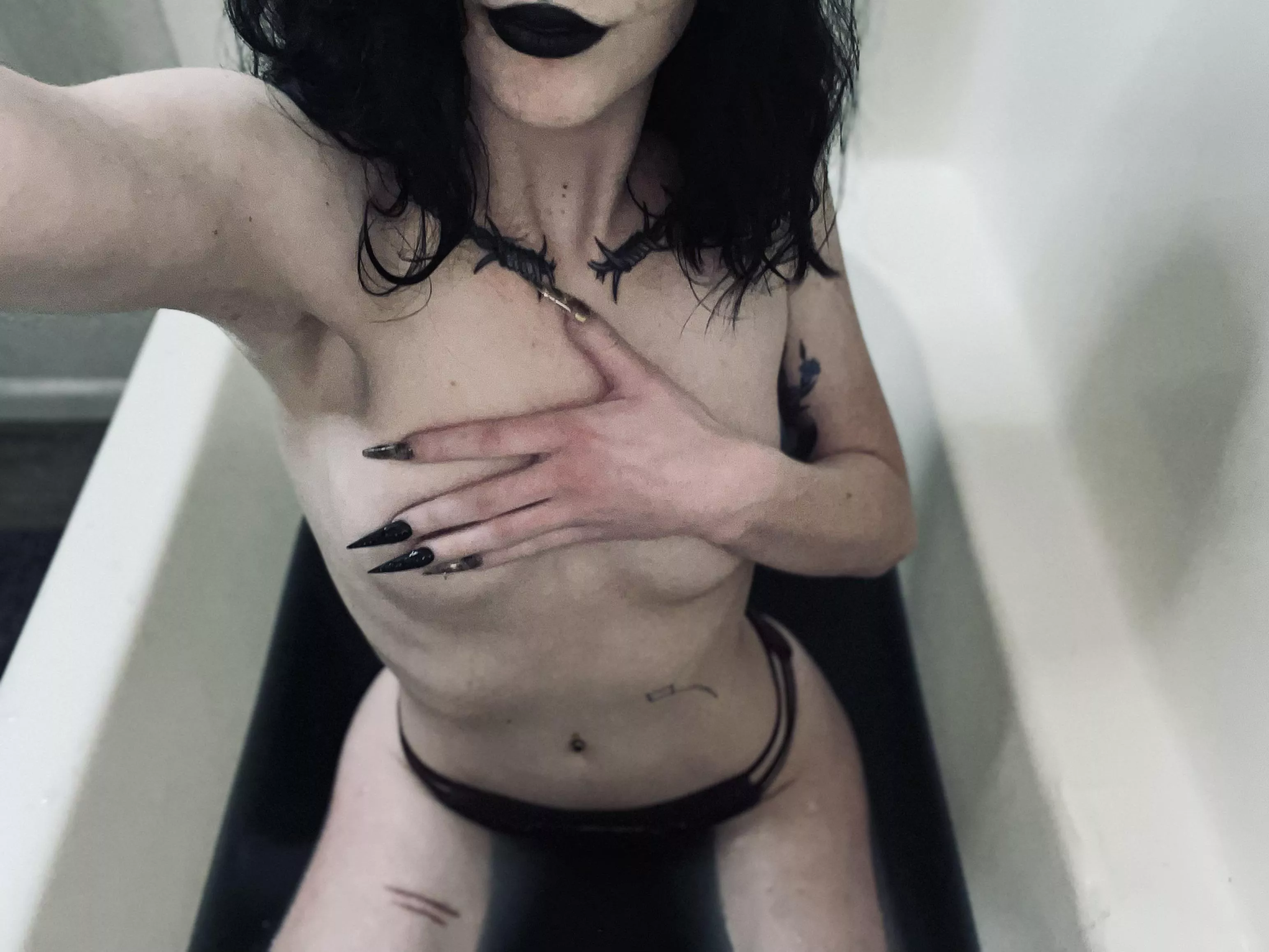Can I be your bratty emo slut?😼