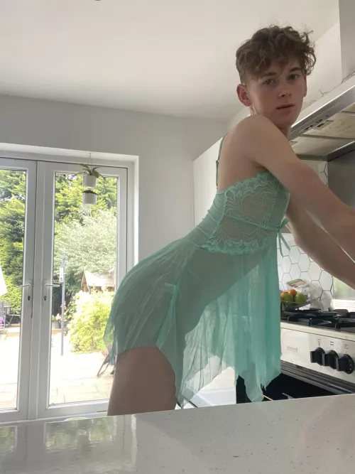 Can I be your housewife? Ill make you a snack and suck your dick