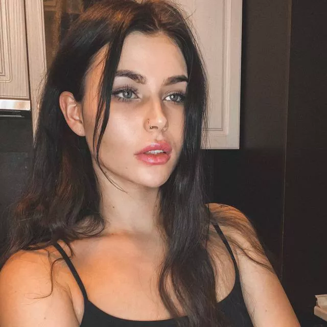 Can I be your tiny fuck toy😈