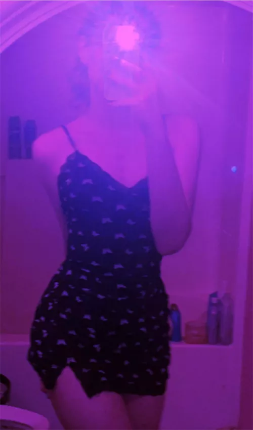 can i please sit on your lap😿