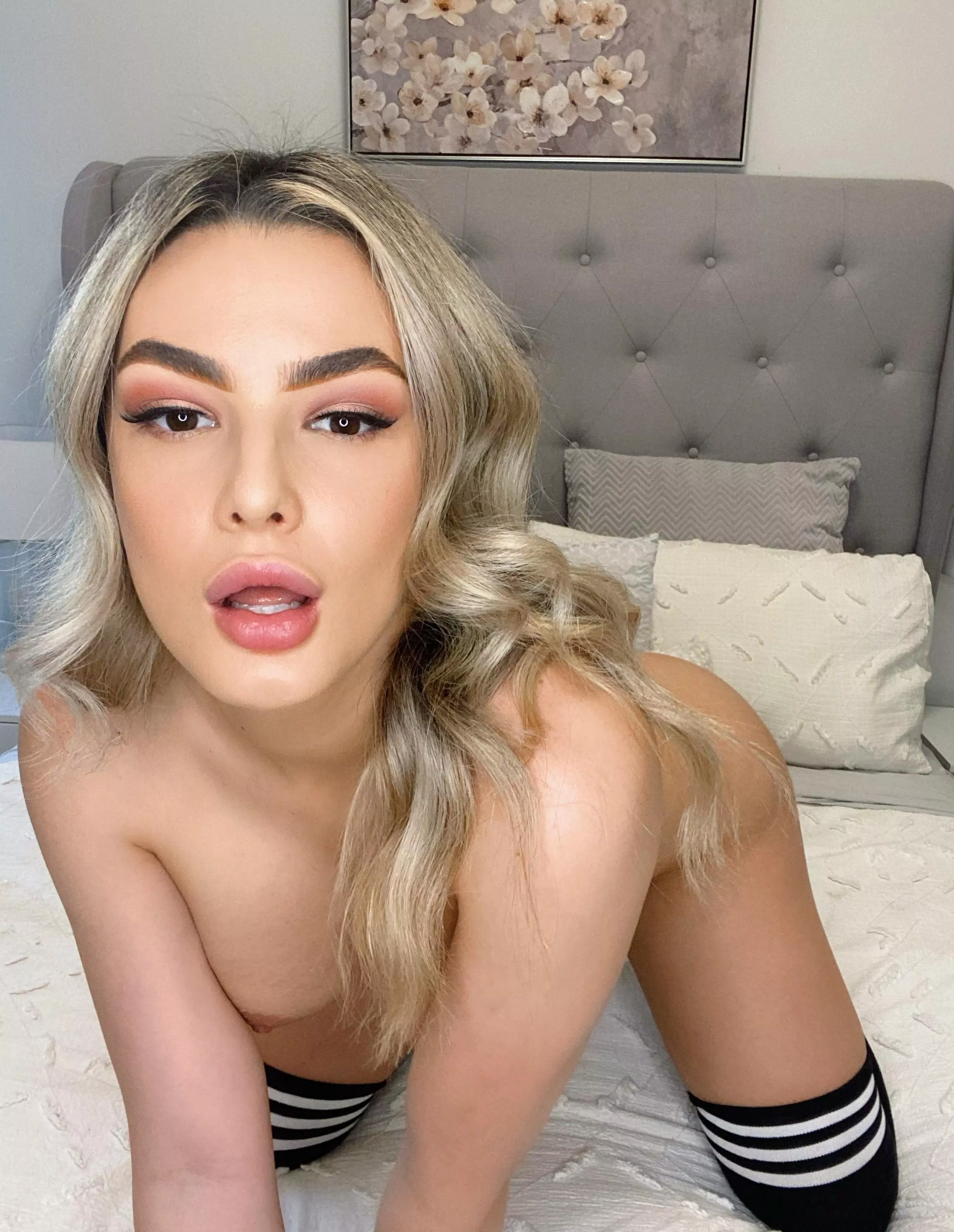 Can i suck your cock 😚comment me👅