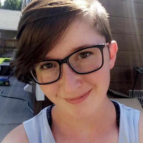 Can someone cum tribute her and tell me what you like about her? Message my Kik Ryan_4301 for nudes.