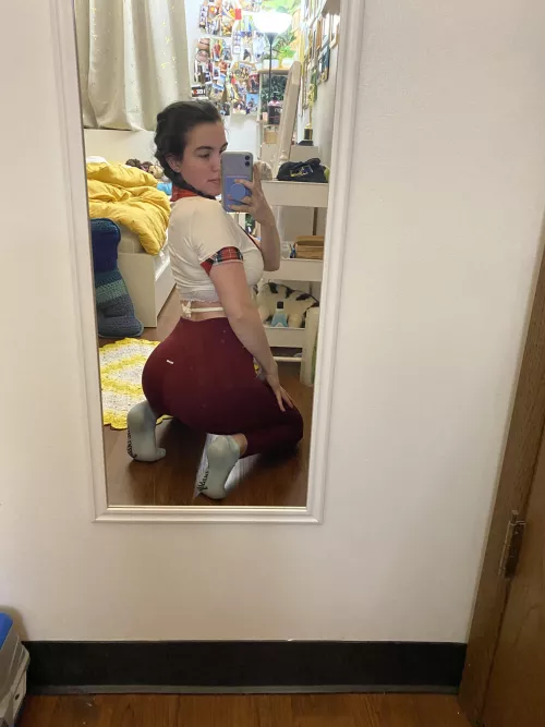 can you guess why these are my favorite leggings😘