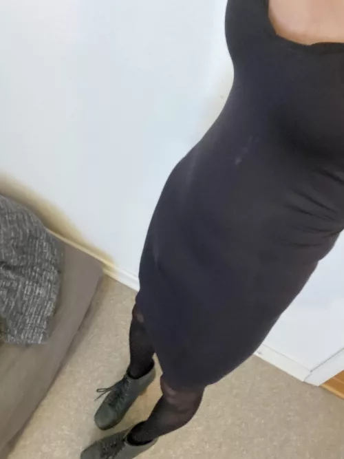 Can you spot the cage through the dress? 🙈