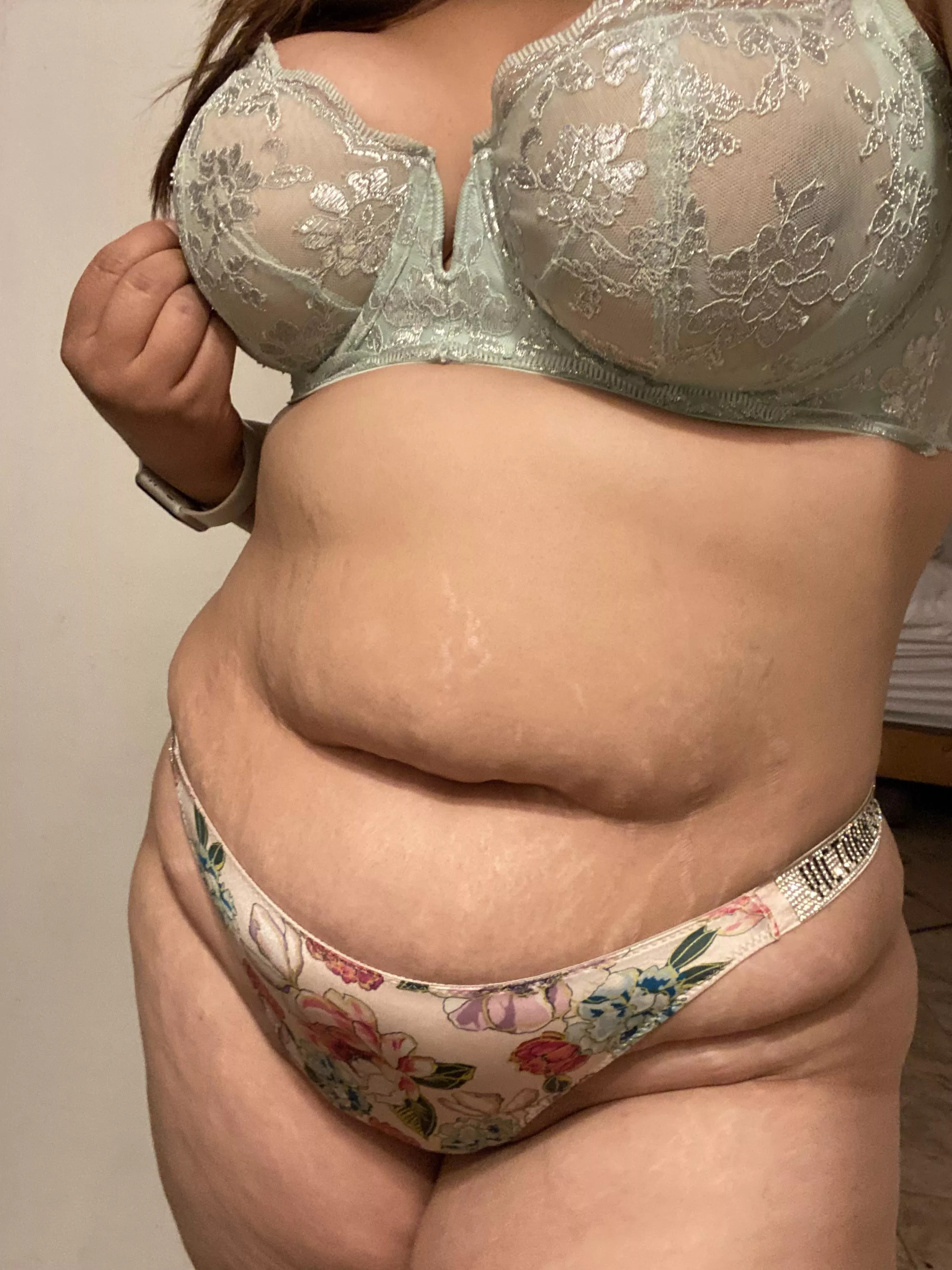 Can you spot the nip 😏😘