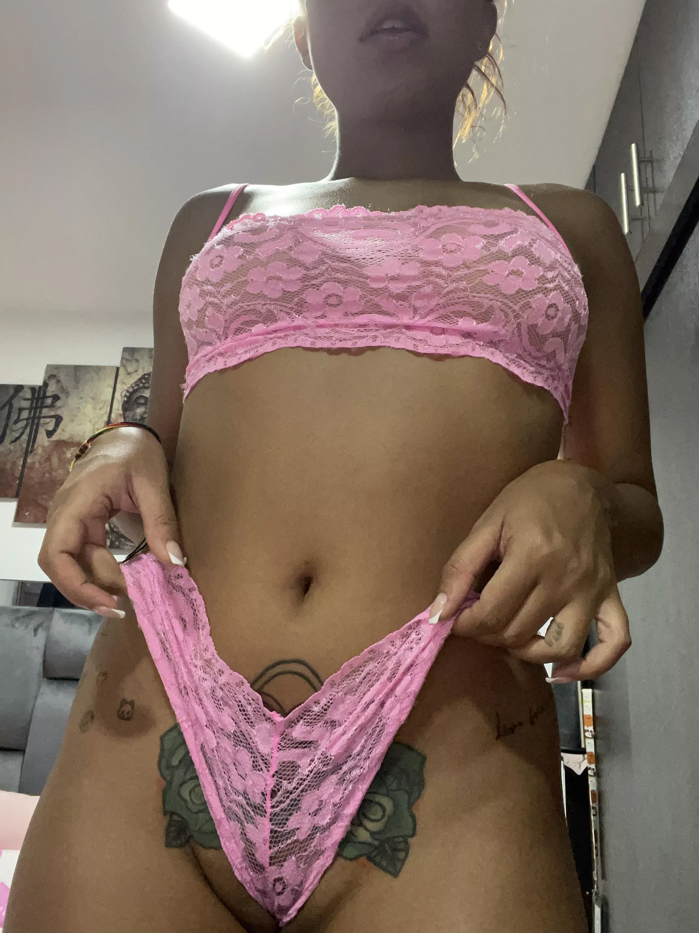 Can you stay here for awhile to enjoy my sexy body?😊