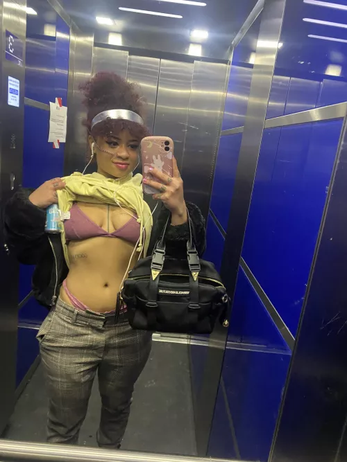 Can’t behave in public 🤦🏾‍♂️💗