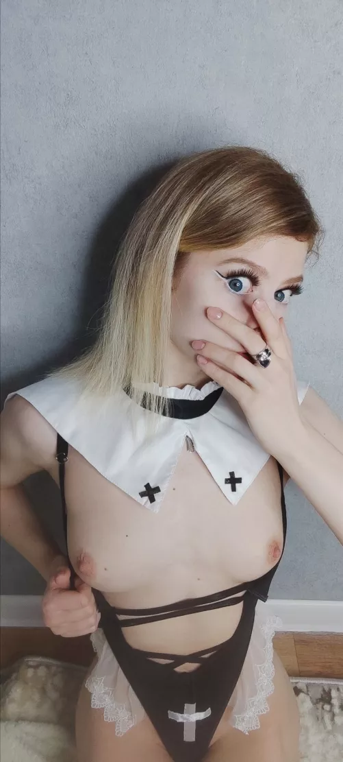 Canβt stop showing the boobs off