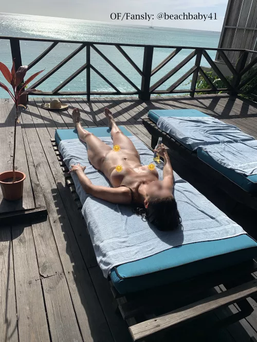 Catch some rays with me today on Onlyfans! Join my page as I skip the bikini and try to get rid of my tan lines! Paid members can message me anytime and never see spam or ads for other girls!