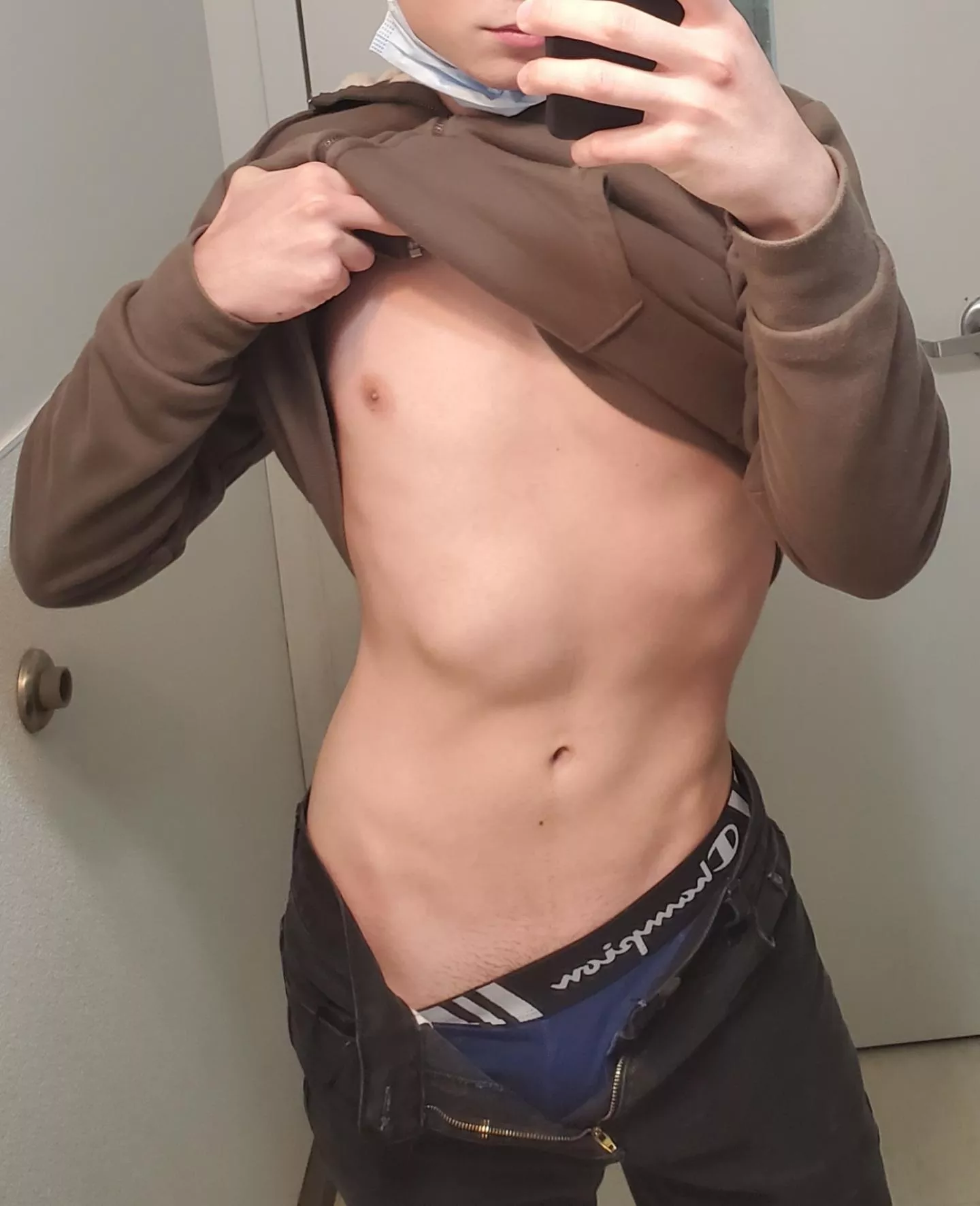 changing rooms can be really fun 🤣 [18]