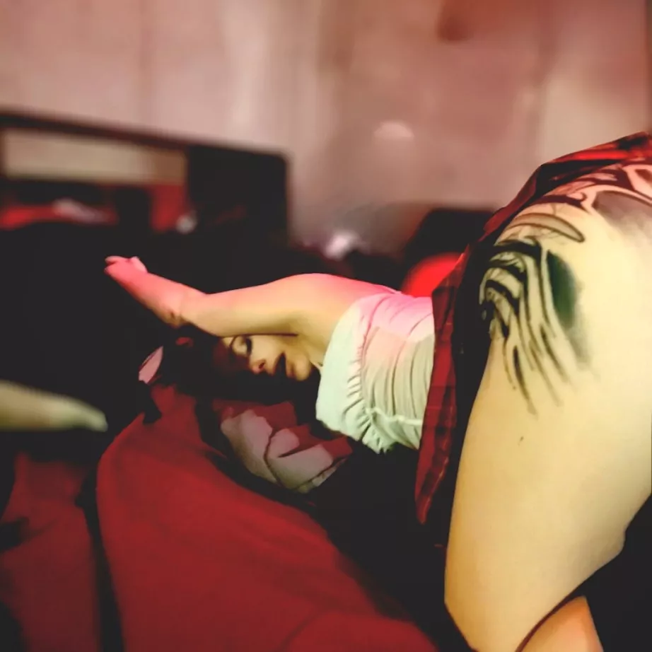 check out Haley.knives on Instagram for more photoshoots 💋 check out Haley.knives on Instagram for more photoshoots 💋