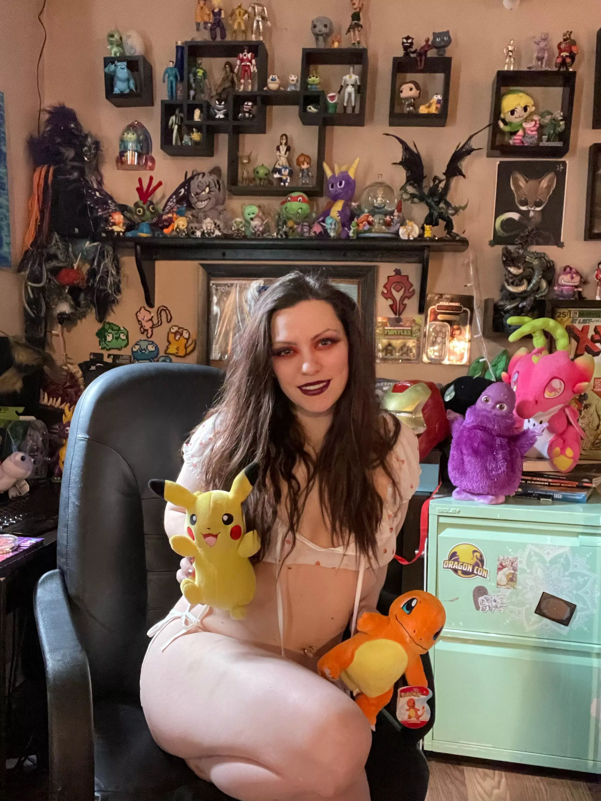 Check out my figure collection! And my personal setup 🤍