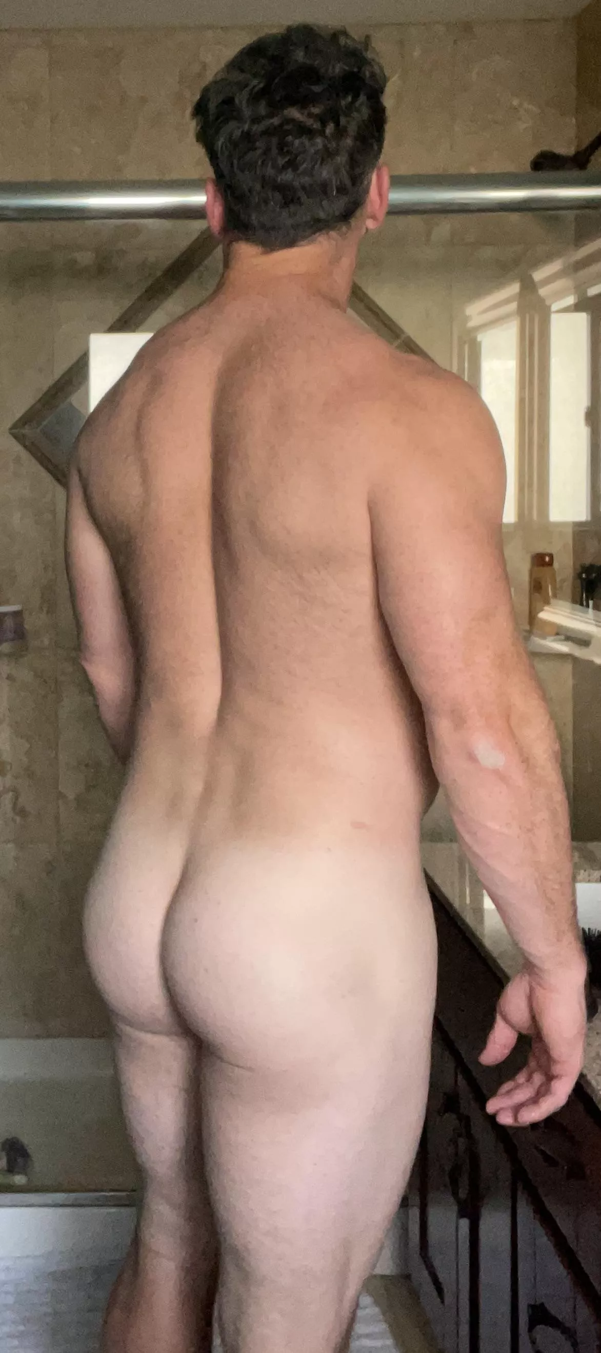 Check out the dry elbow skin ooooooooof Check out the dry elbow skin ooooooooof