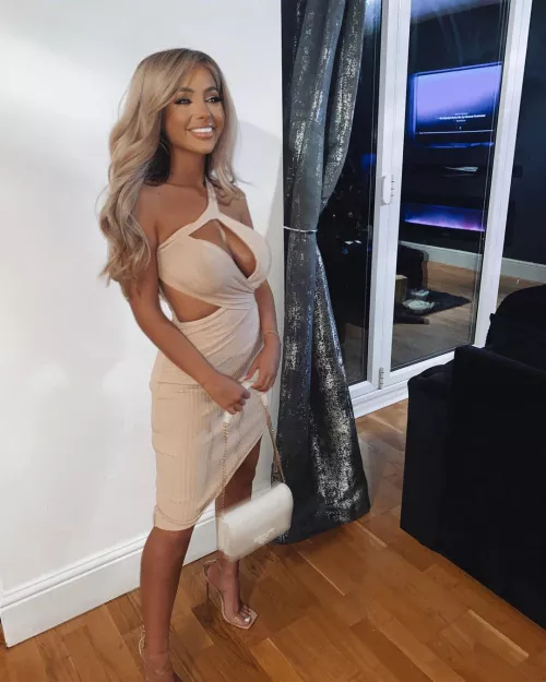 Chloe Elizabeth and her massive tits mmmm