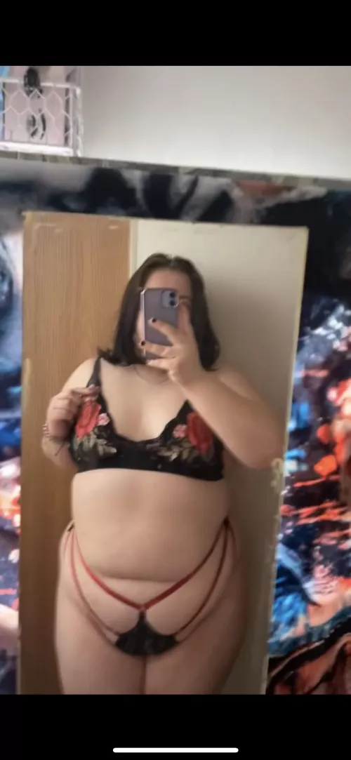 Chubby little slut 😈 im 18🤍