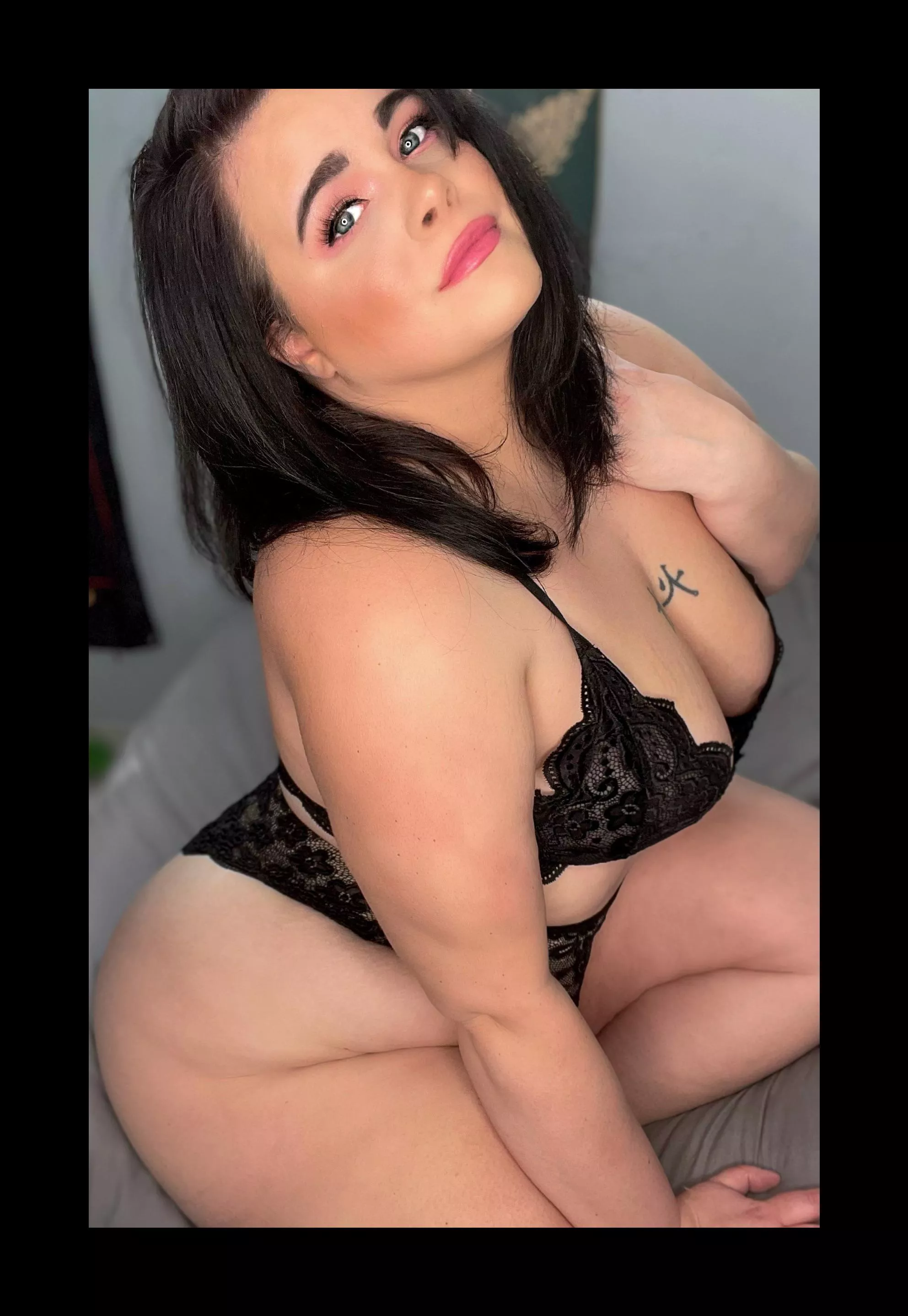 Chubby milf 😏😏