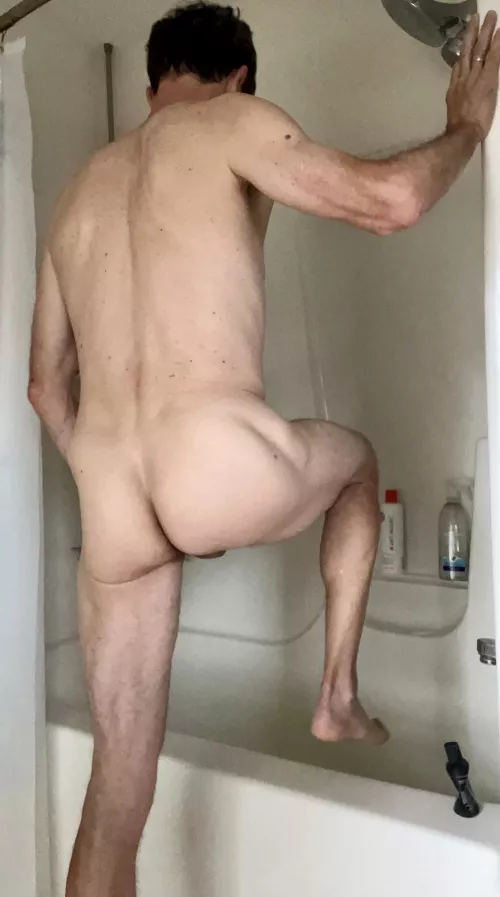 Cleaning my buns for hump day 🍑🐪