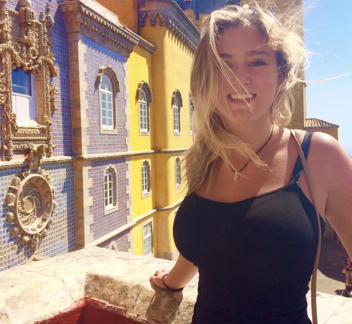 College Friend Fits Here