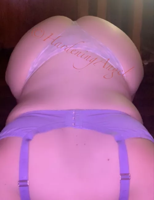 Come get me a rub down😉[Selling] ❤️panties🖤socks❤️vials🖤dick rates❤️sexting🖤pics❤️vids🖤customs❤️GFE🖤 sc-HardeningAngel kik-HardeningAngel