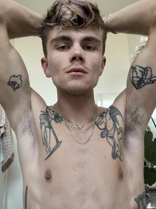 Come hit my bong 😮‍💨