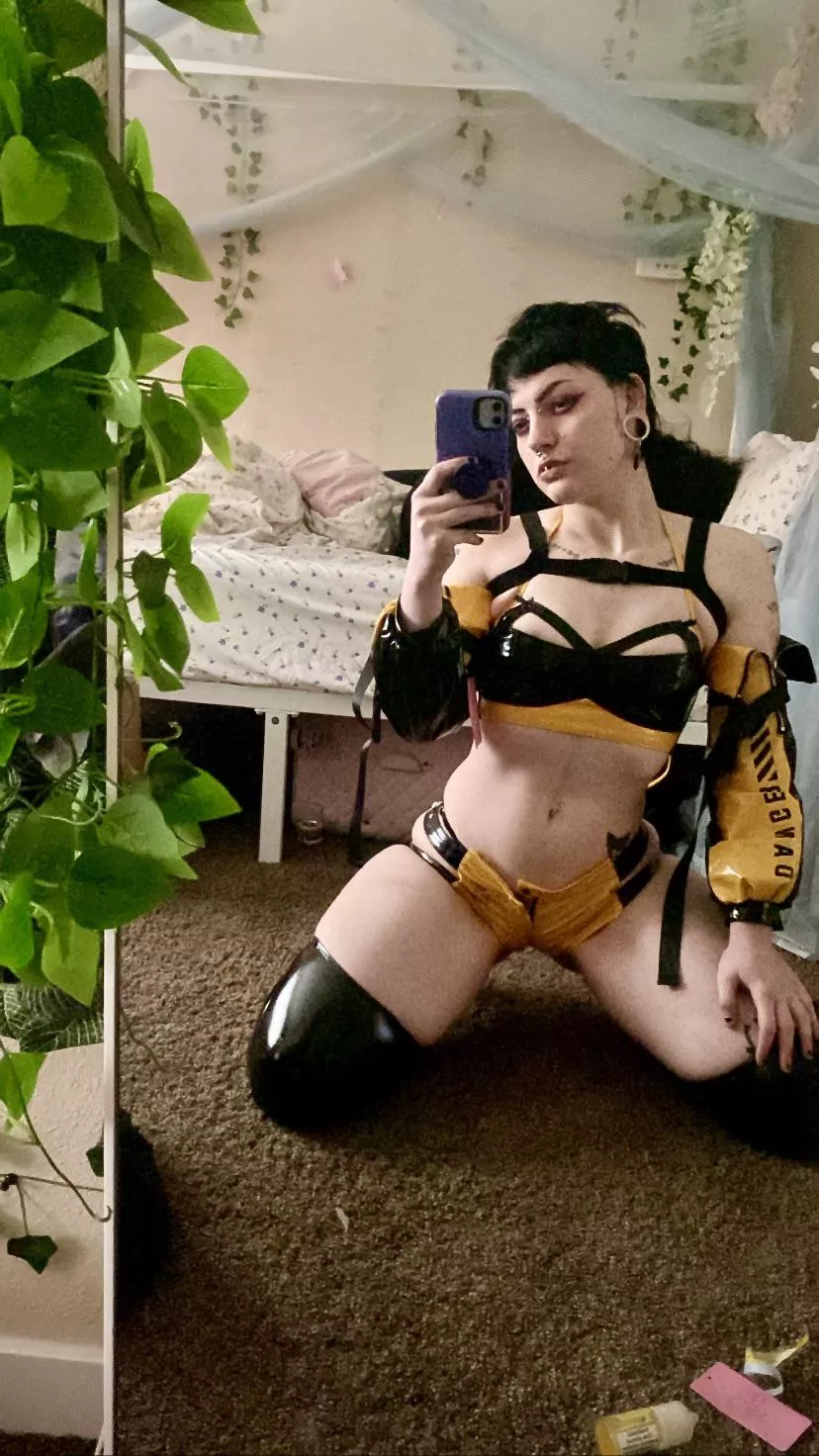 Come lay your head on my lap 🥰