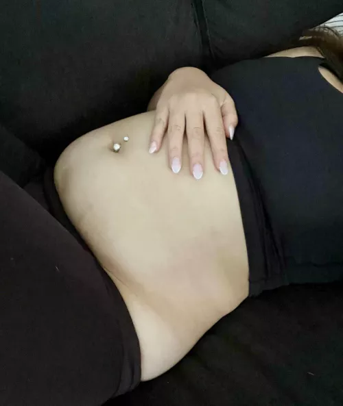 Come rub this belly and feed me 😜