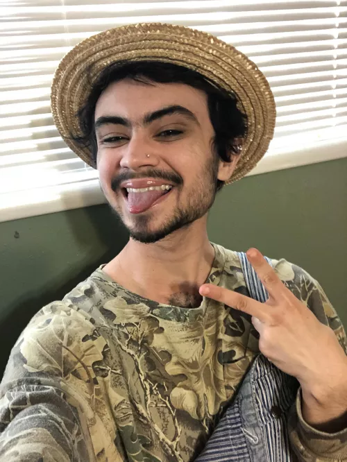 come say hi to this FTM farmer boy! streaming @7pm pst