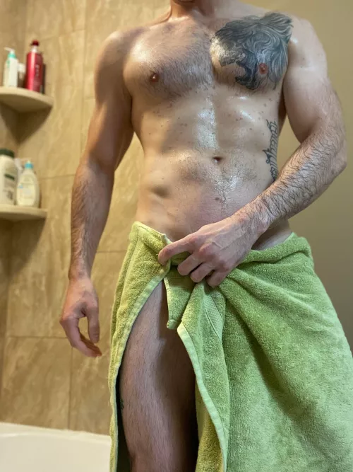 Come see if there’s ink under the towel 😏