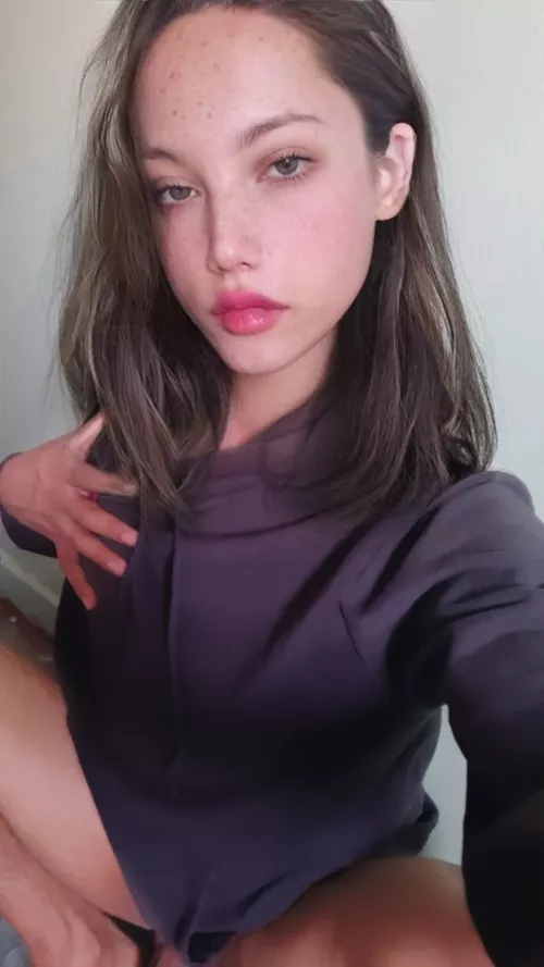 come spoil me daddy 😈 check out my wish list in the comment