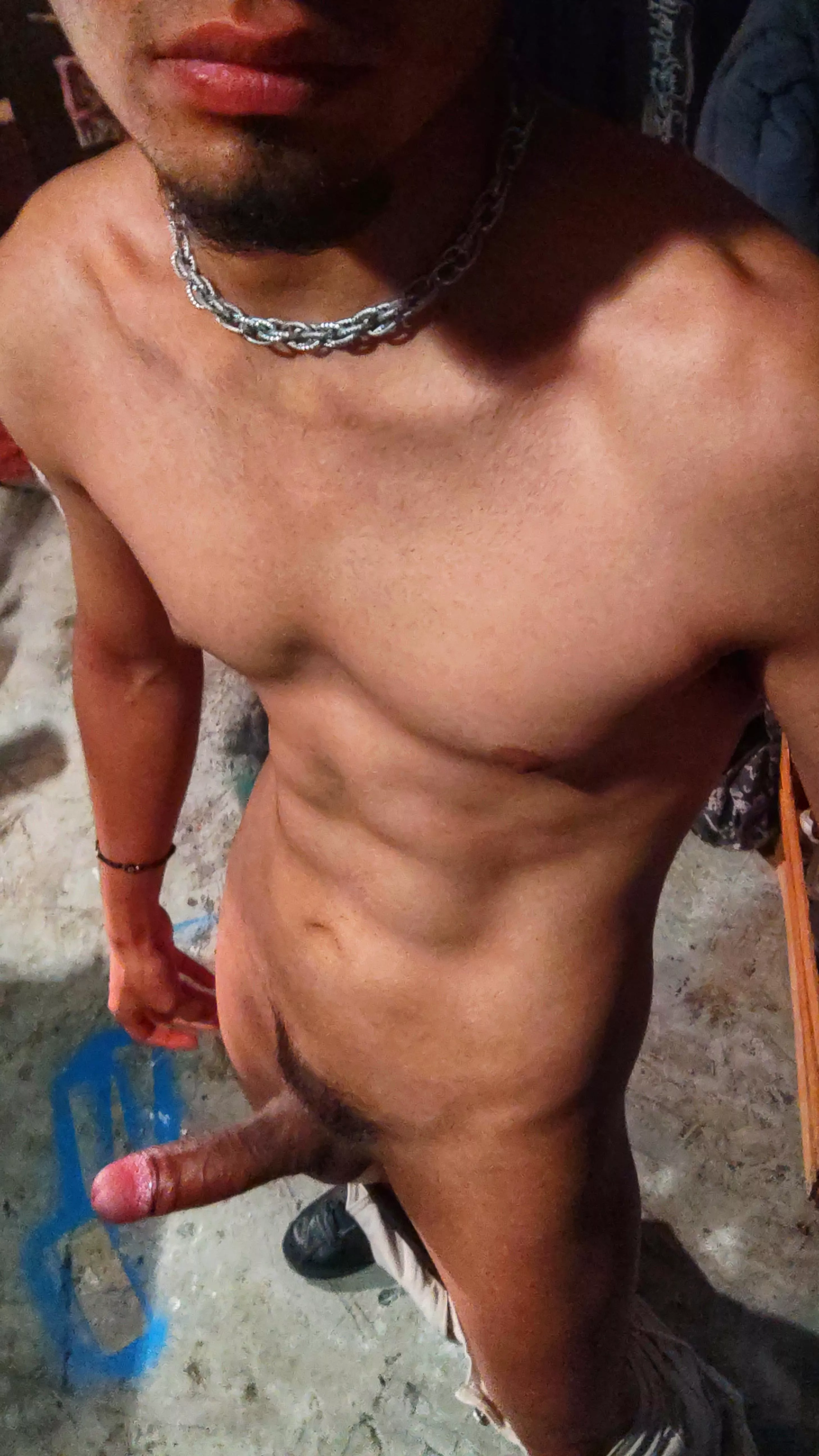 come to choke on my latin dick 🔥