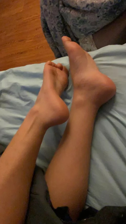 Cum for my feet 😇