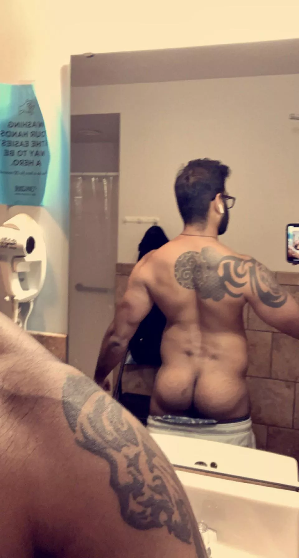 Cum give me a full back massage😉