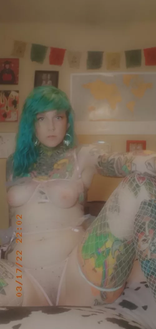 Cum join me in taking off these panties π¦ F 30