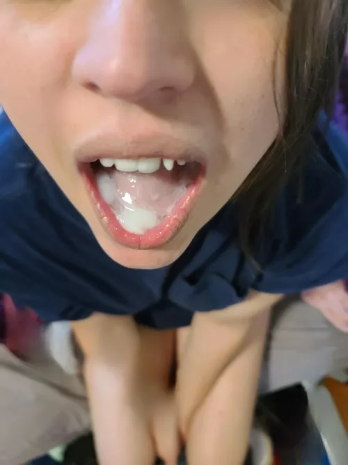 Cum loving Hotwife. who's next???