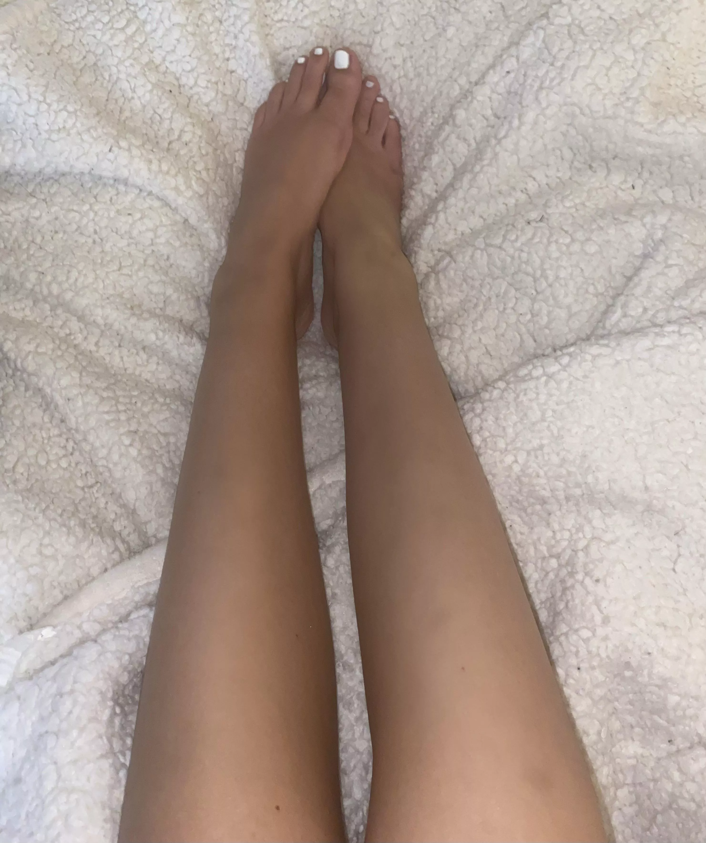Cum on my feet already 🙄