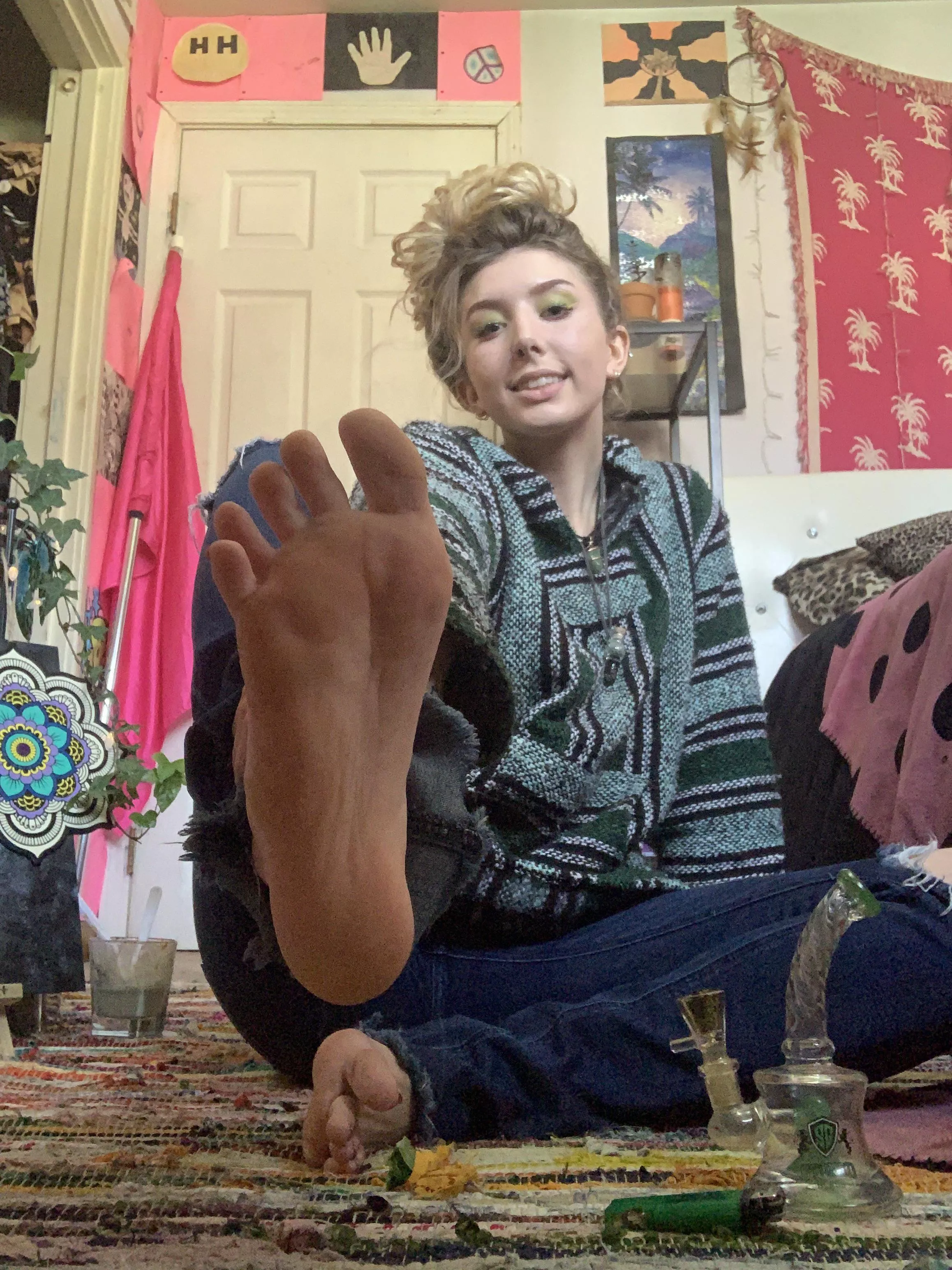Cum vibe with the hippie girl that has erotic feet 👧🏼🥰✨