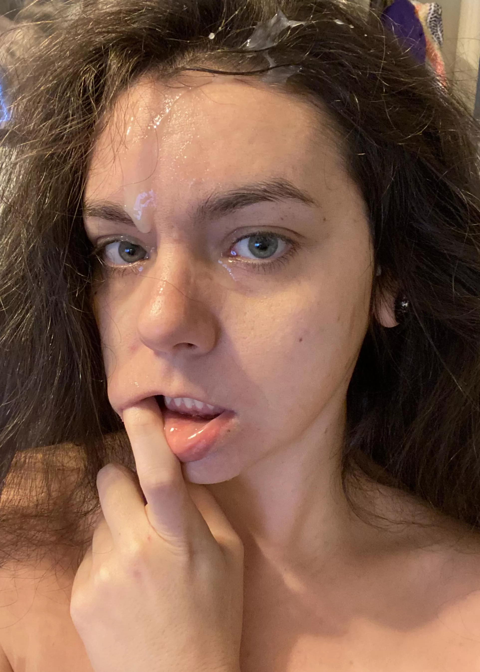 Cumshot to the face and he’s off to work. I still want to play :) Cumshot to the face and he’s off to work. I still want to play :)