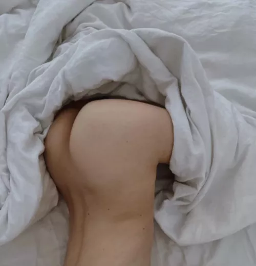 Cute little butt not wanting to get out of bed 😇