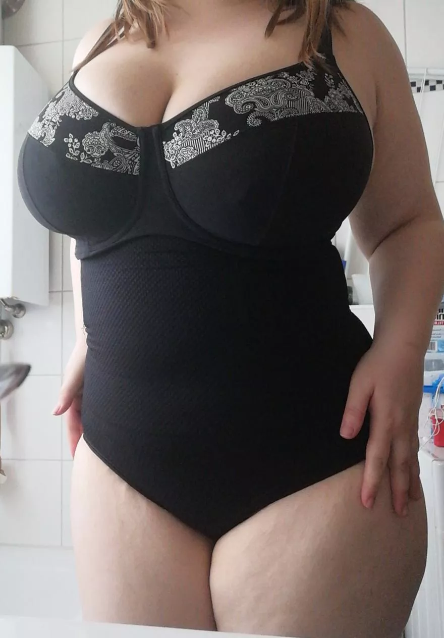 Damn University really leaving no time for me to post stuff 🙄 (OC) love this outift tho