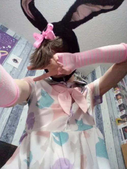 Day 3 no cuddles, thought you guys might like to see my bunny ears, and I thought I'd mention for those askin me, I live in the Midwest of England, so if your askin if I live in the north, I do not, hope that clears things up hehe👉👈
