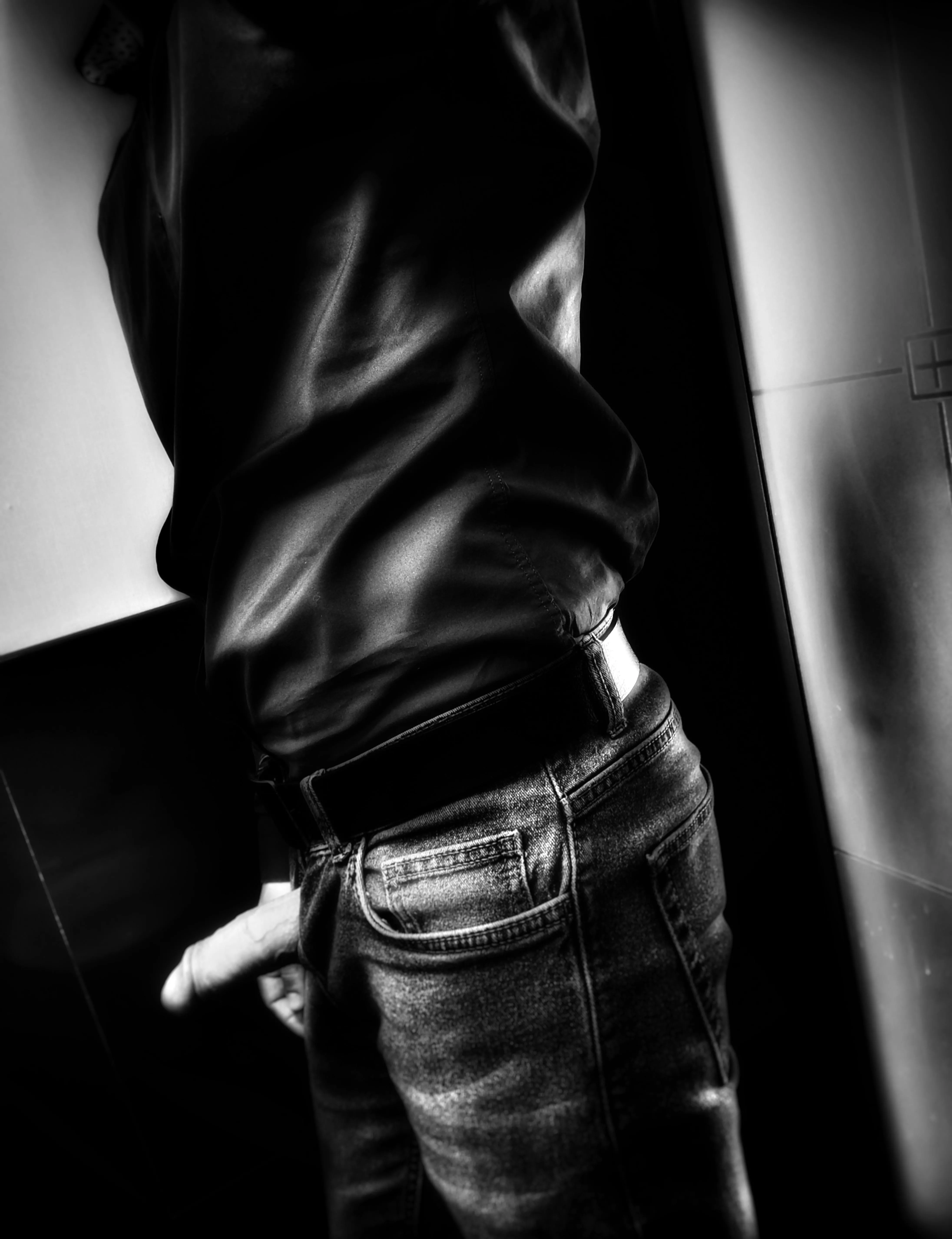 DC Universe kind of image, dark and barely visible 🤷🏻‍♂️