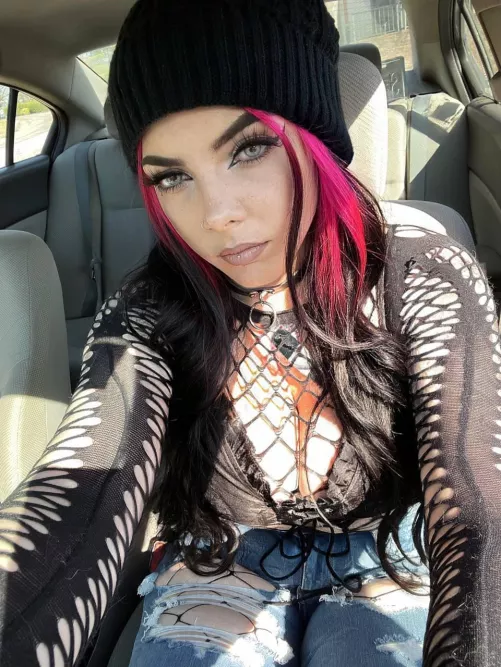 Did you fall in love with this emo girl? 🖤