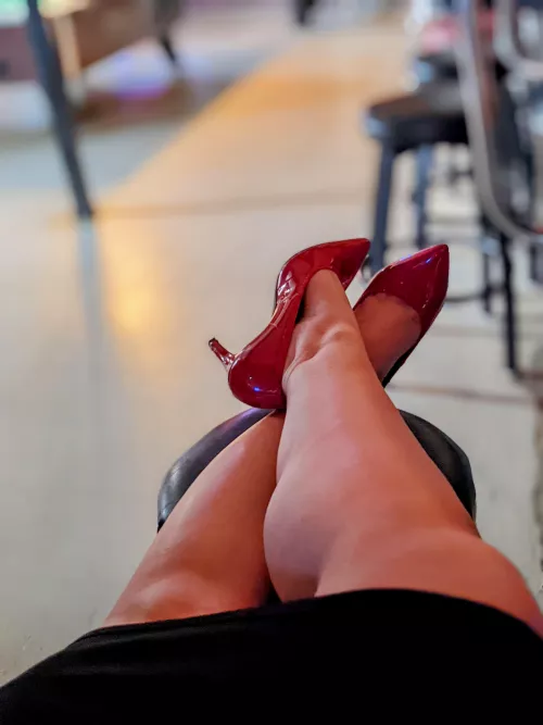 dive bar with a girlfriend is an amazing treat on Tues afternoon