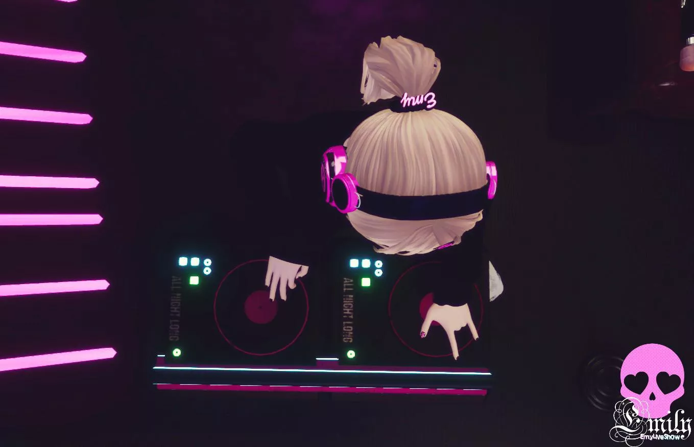 DJ Emy at the helm! Come to my club, admission is free +18🎧🎤 https://chaturbate.com/emyliveshow