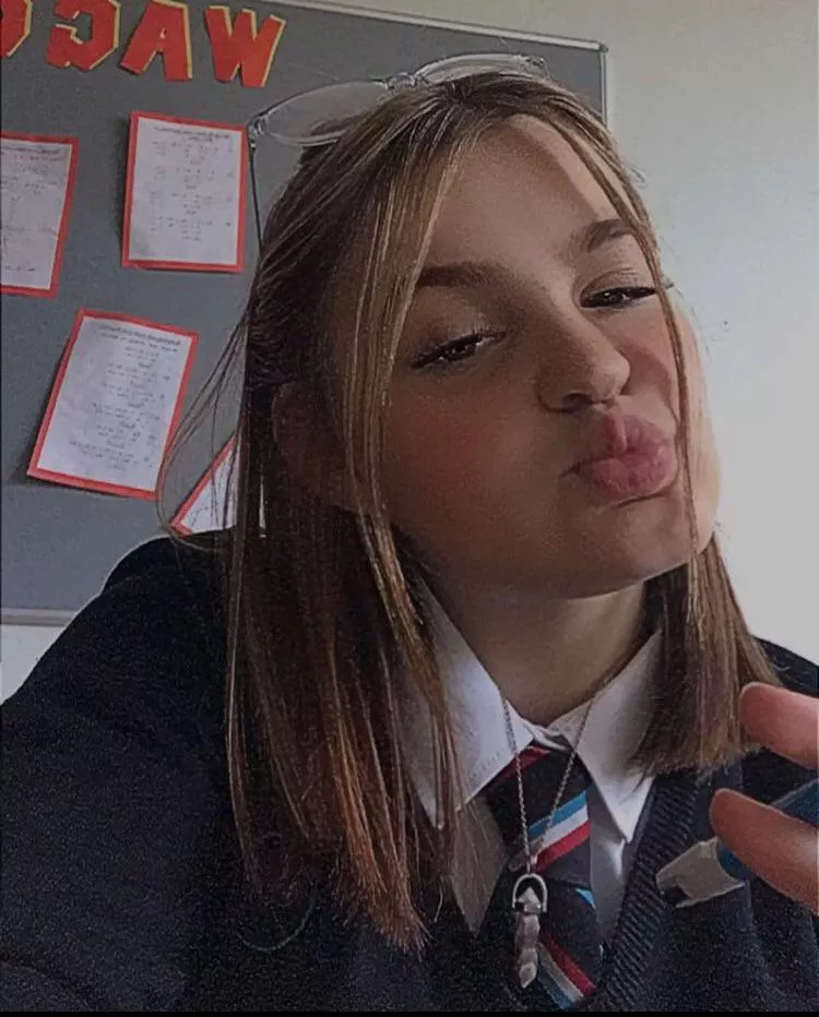 Dm if you can jerk to her live on cam (only this pic)