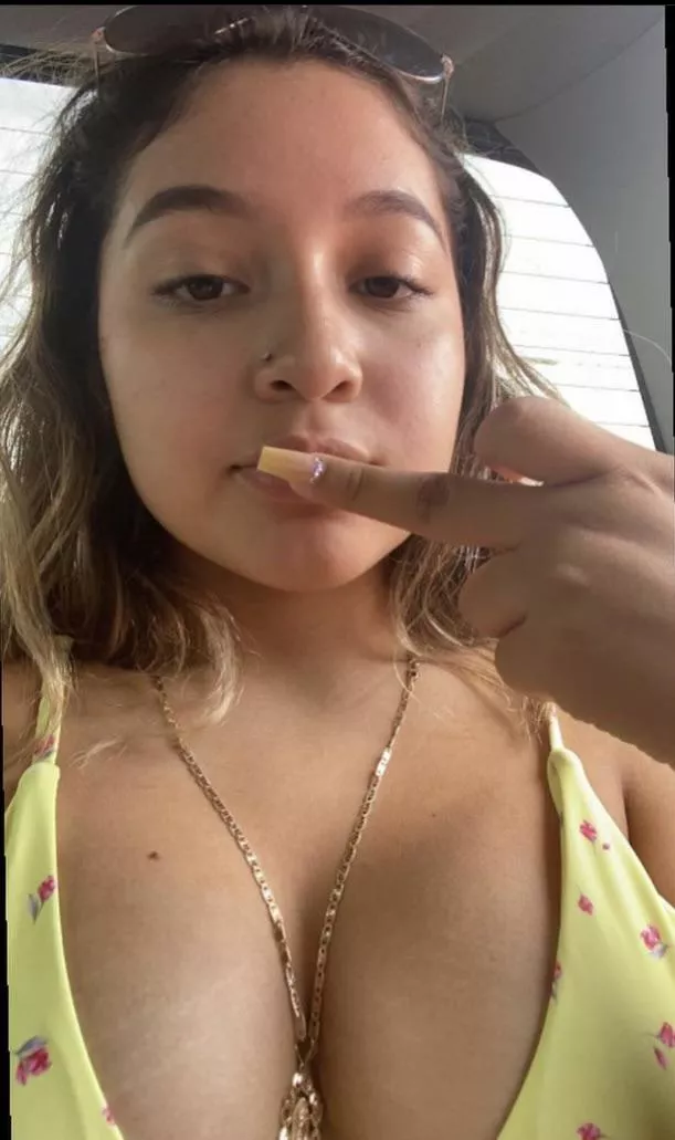 Dm me if you can cam on discord or dm me on here if you want more pics of her