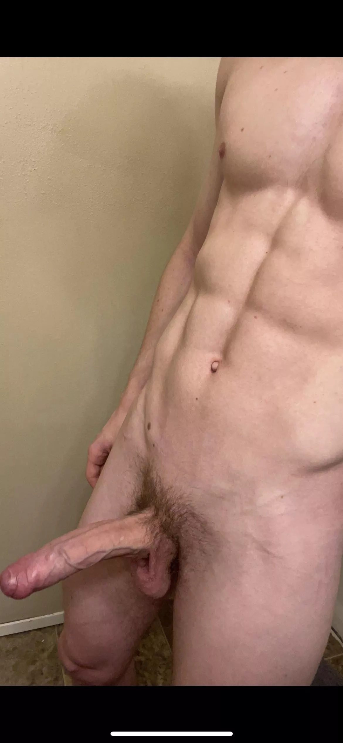 Dm me I’m looking for skinny thicc female or milf, I’m 18