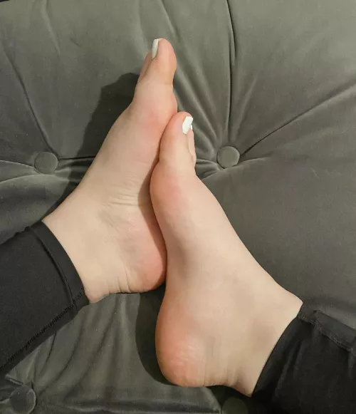 Do I have cute feet? 💕