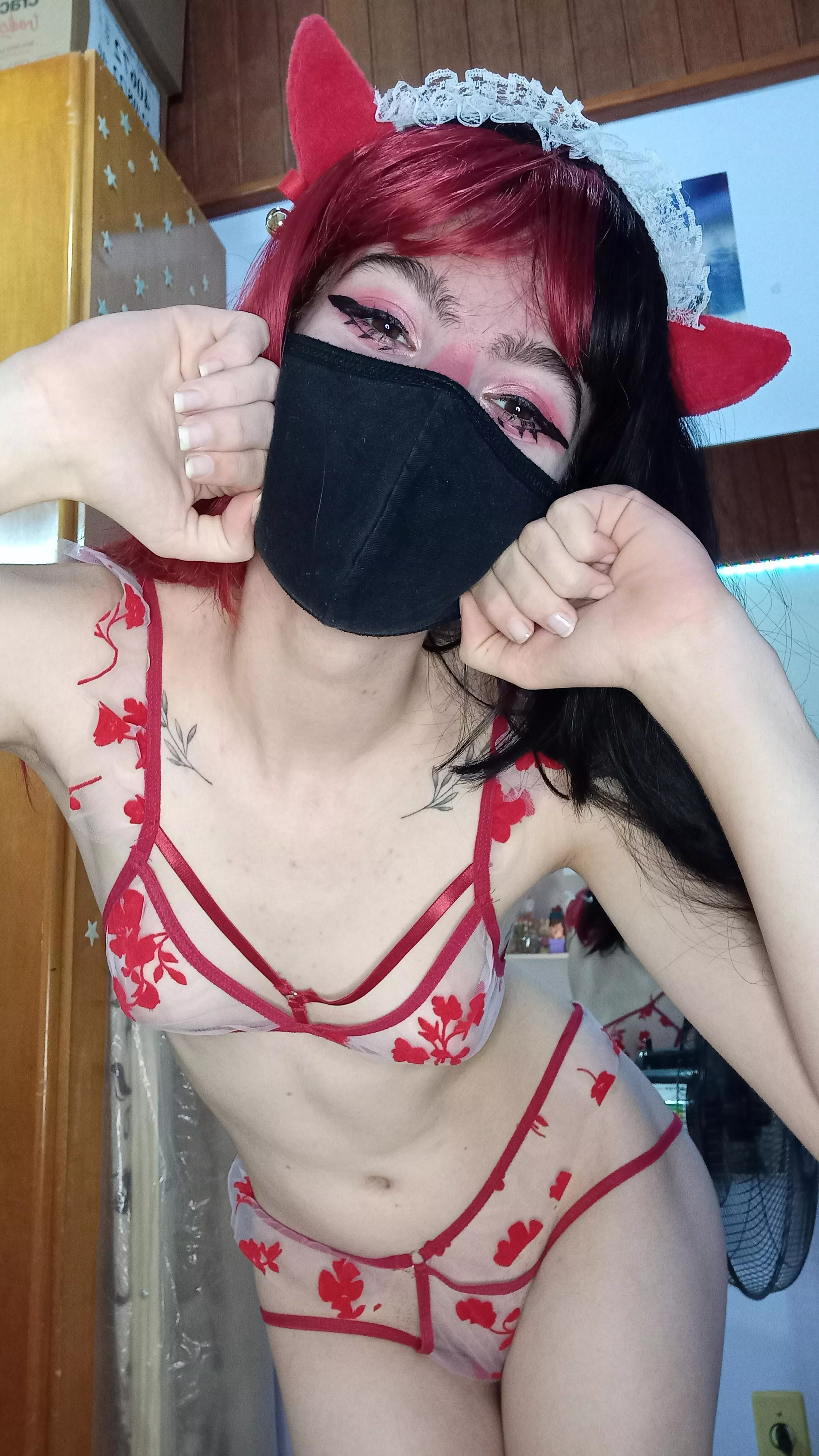 Do I look good in red? 🌹