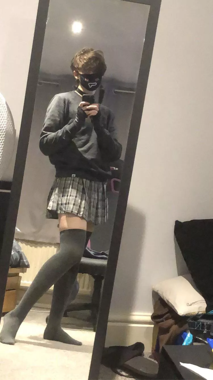 Do I make a good goth femboy? Xx